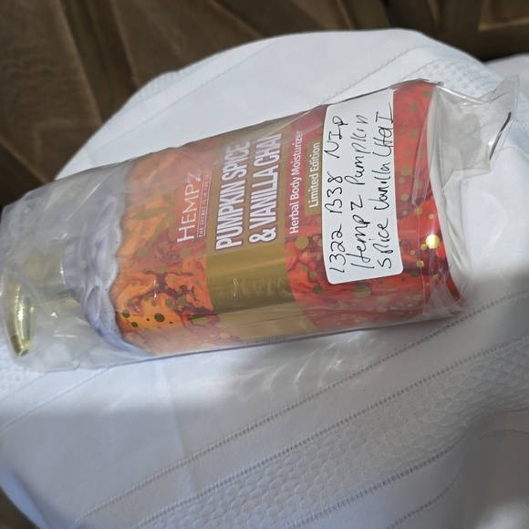 NIP Hempz Pumpkin Spice & Vanilla Chai Herbal Body Moisturizer Limited  Edition - Picture 7 of 7